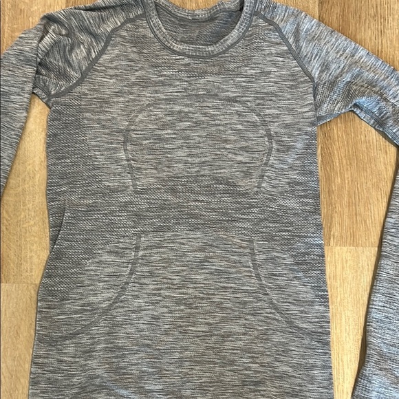 Lululemon Athletica Gray Fitted Long Sleeve Tee - Picture 7 of 10
